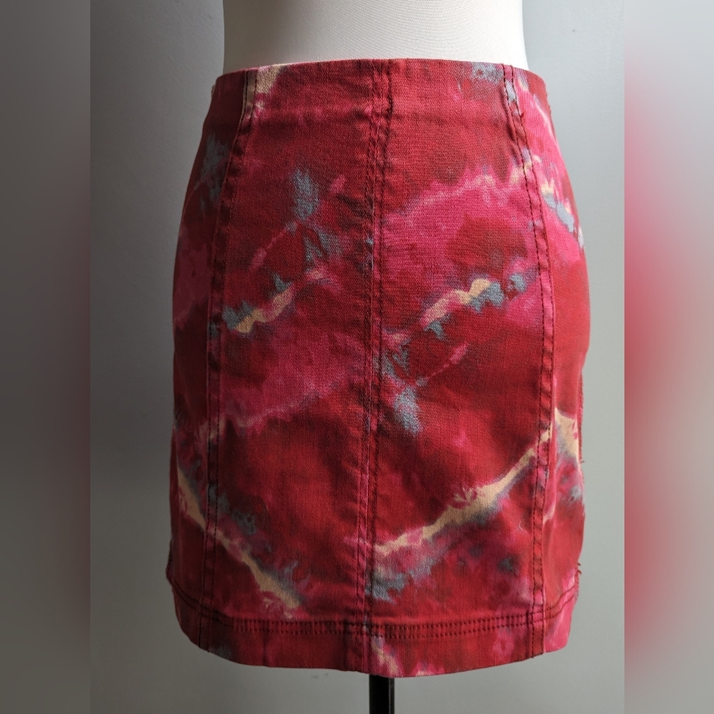 Free People "Modern Femme Flamingo Flame" Tie Dye Denim Mini Skirt Size 2 - Picture 2 of 8